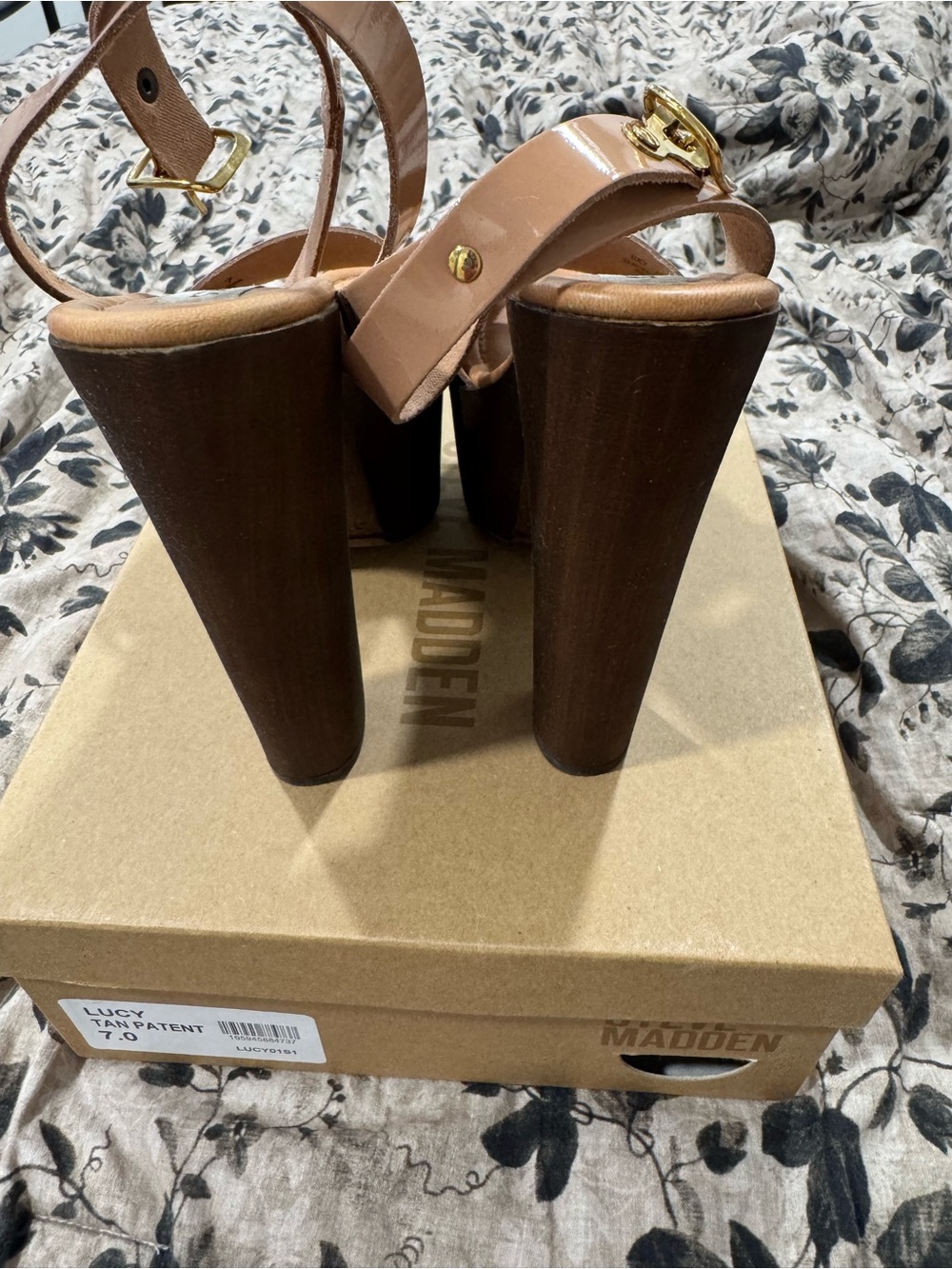 Steve Madden Nude Patent Block Heel Sandals - Picture 2 of 4